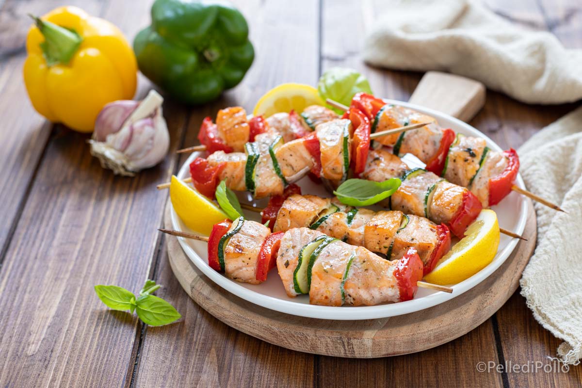 Spiedini di salmone e verdure