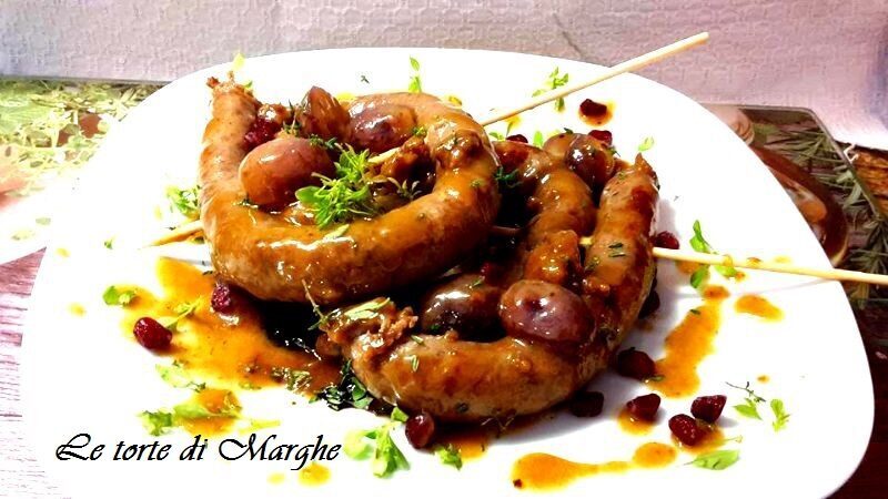 Spiedini di salsiccia con uva rossa…..