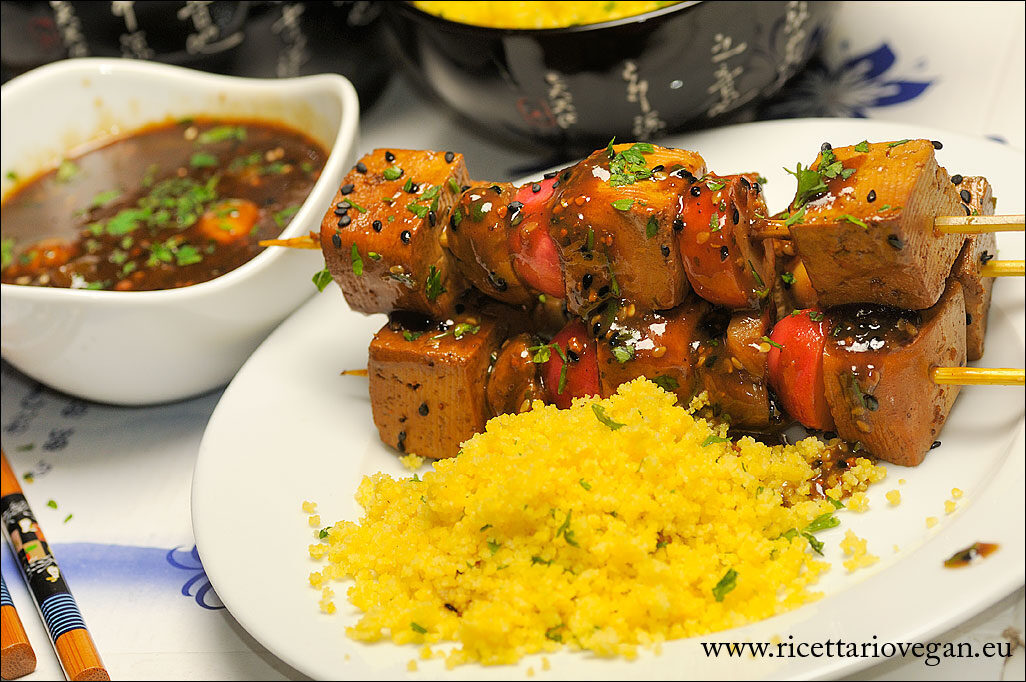 Spiedini di tofu in agrodolce e couscous