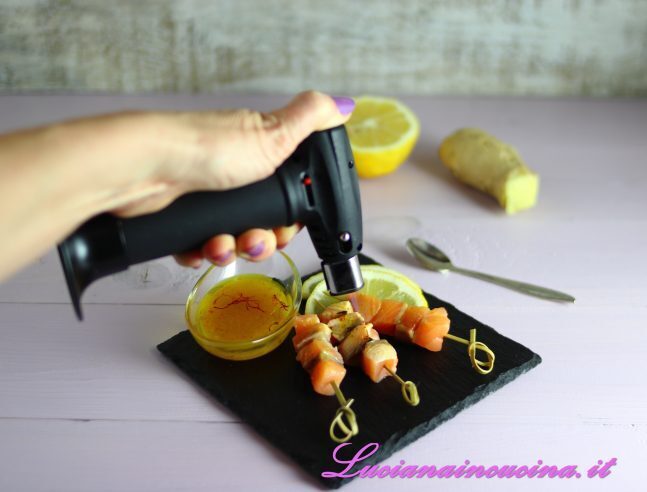 Spiedini salmone e zafferano