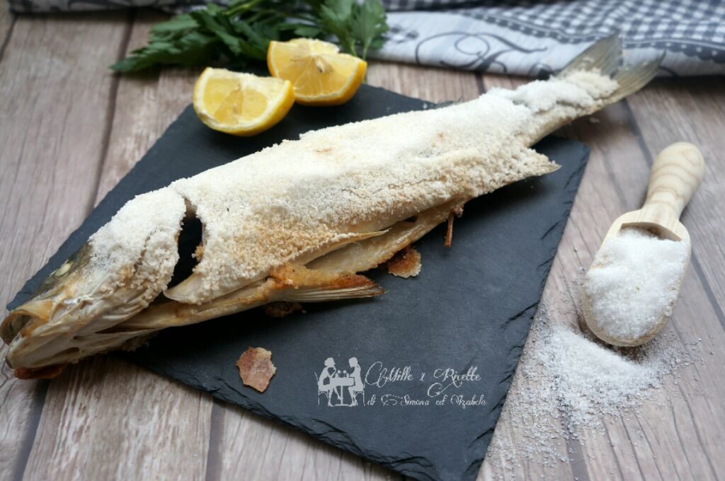 Spigola in crosta di sale pesce sotto sale