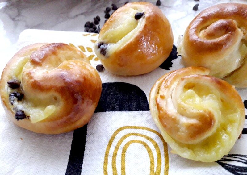 Spirali alla crema e gocce di cioccolato