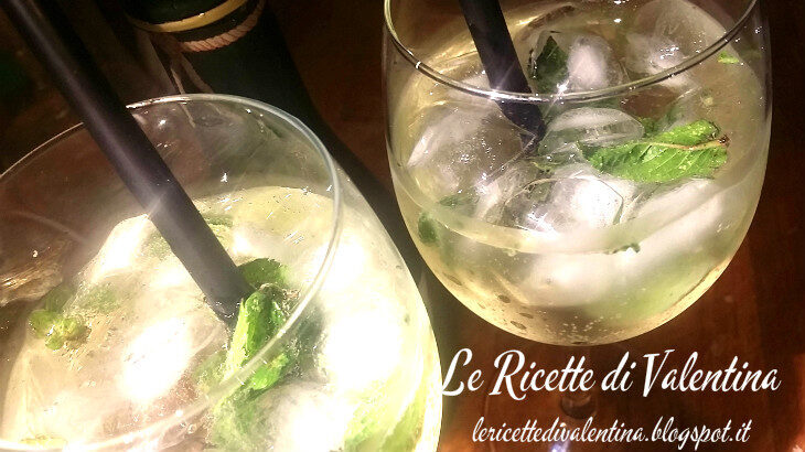 Spritz bianco: prosecco, sciroppo di sambuco e menta