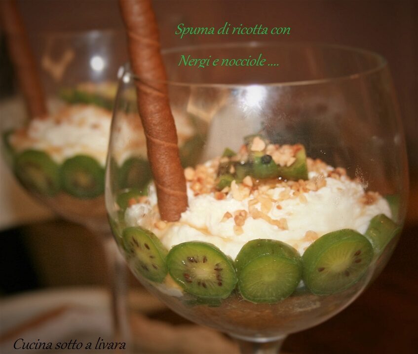 Spuma di ricotta con nergi e nocciole