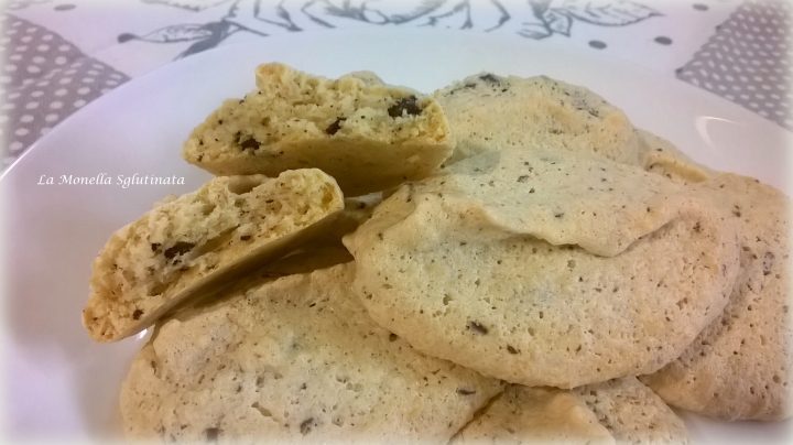 Spumoncini alle mandorle e cioccolato fondente