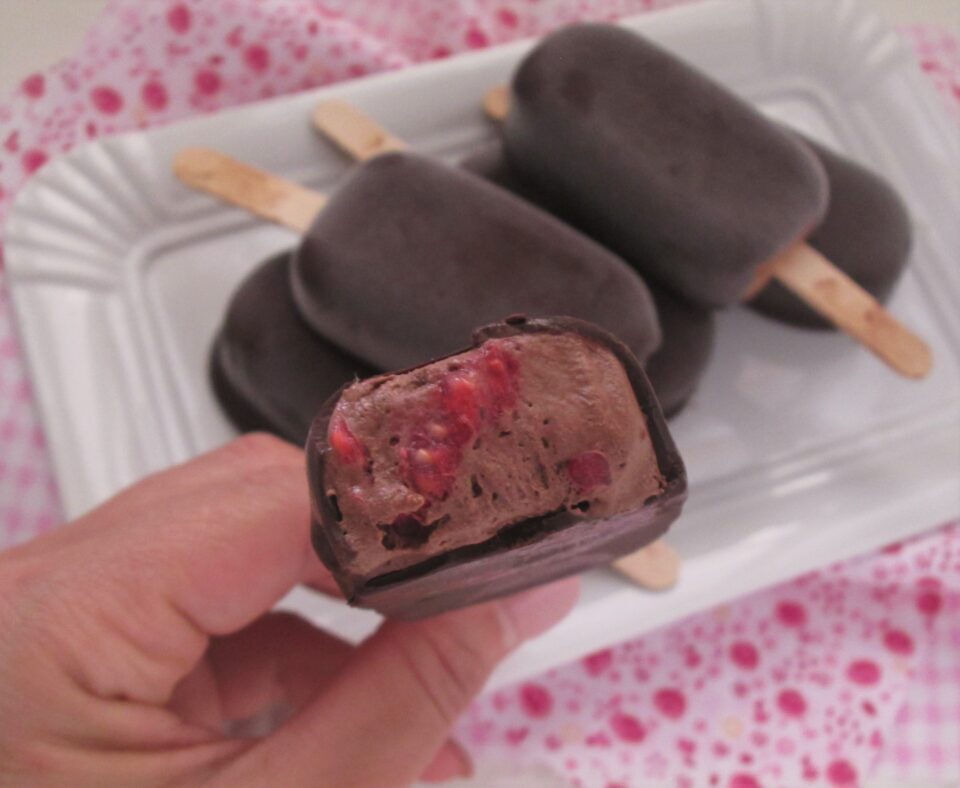 Stecchi gelato cioccolato e lamponi