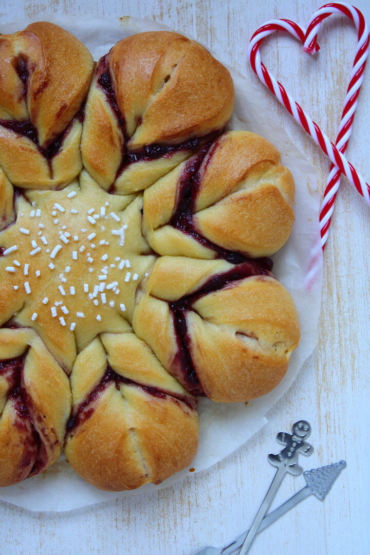 Stella di brioche alla marmellata