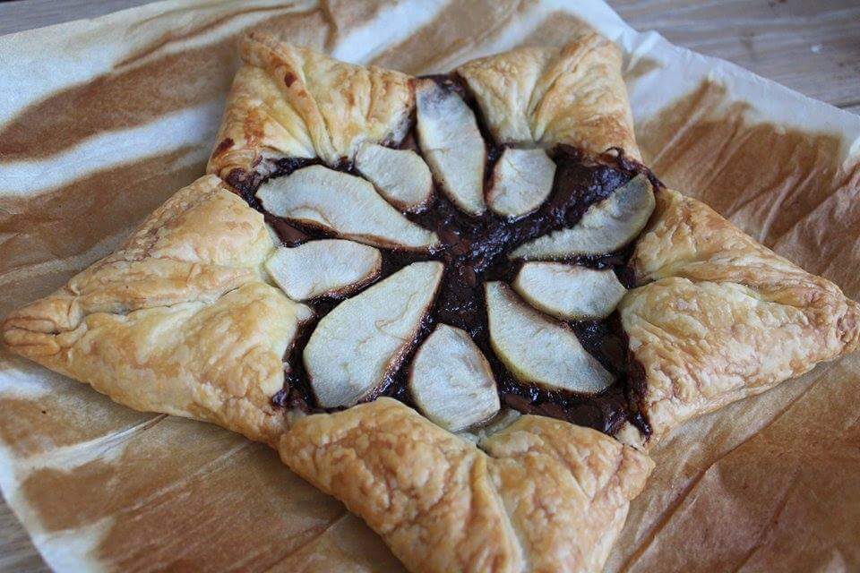 Stella di sfoglia con pere e nutella