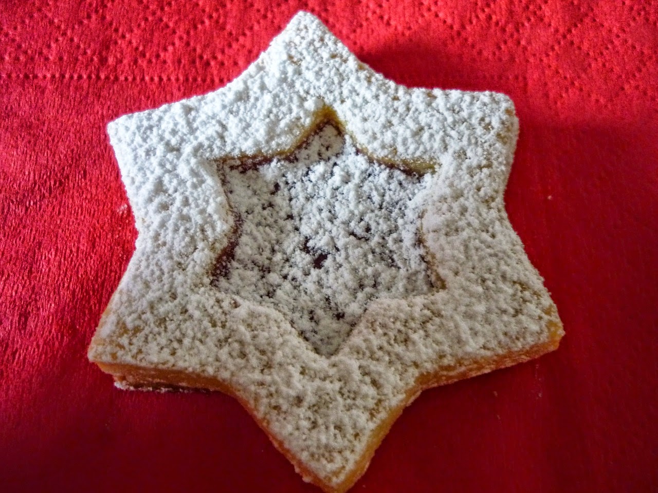 Stelle di natale con ripieno di confettura alle mele