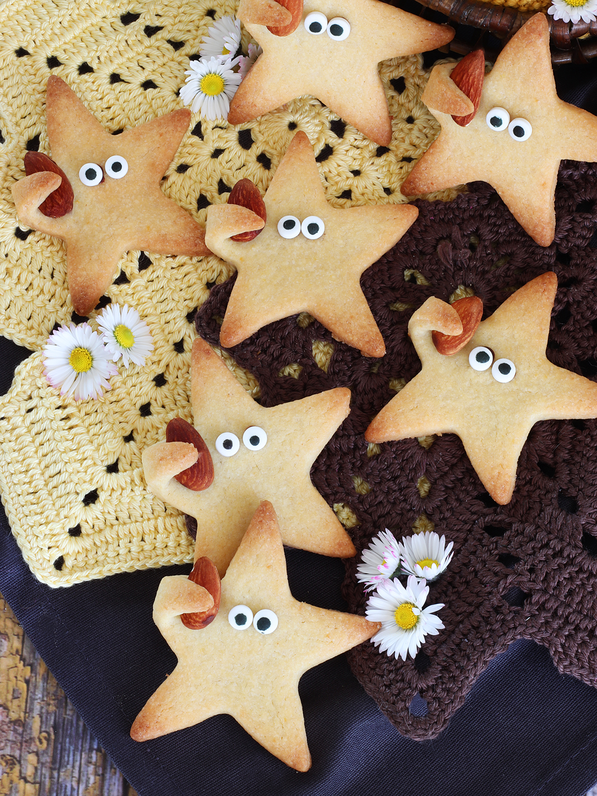 Stelline di frolla (lucake) con mandorla