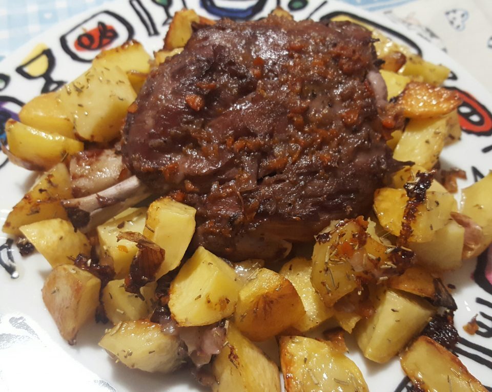 Stinco al forno con patate