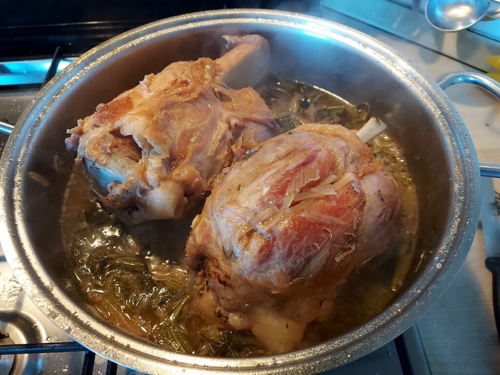 Stinco alla birra rossa laccato alla senape e miele