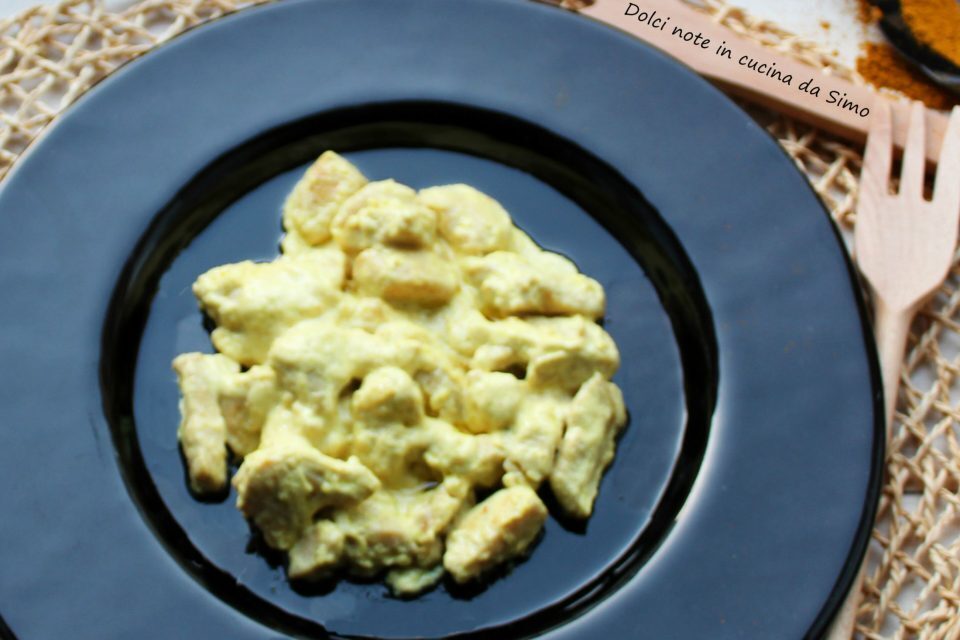 Straccetti cremosi di pollo al curry