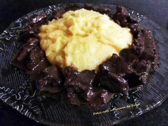 Straccetti di manzo al bonarda con polenta