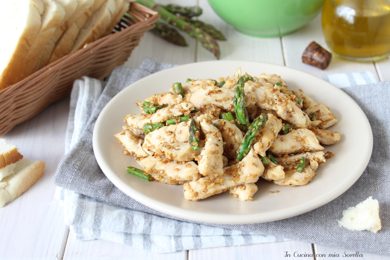 Straccetti di pollo al sesamo e asparagi