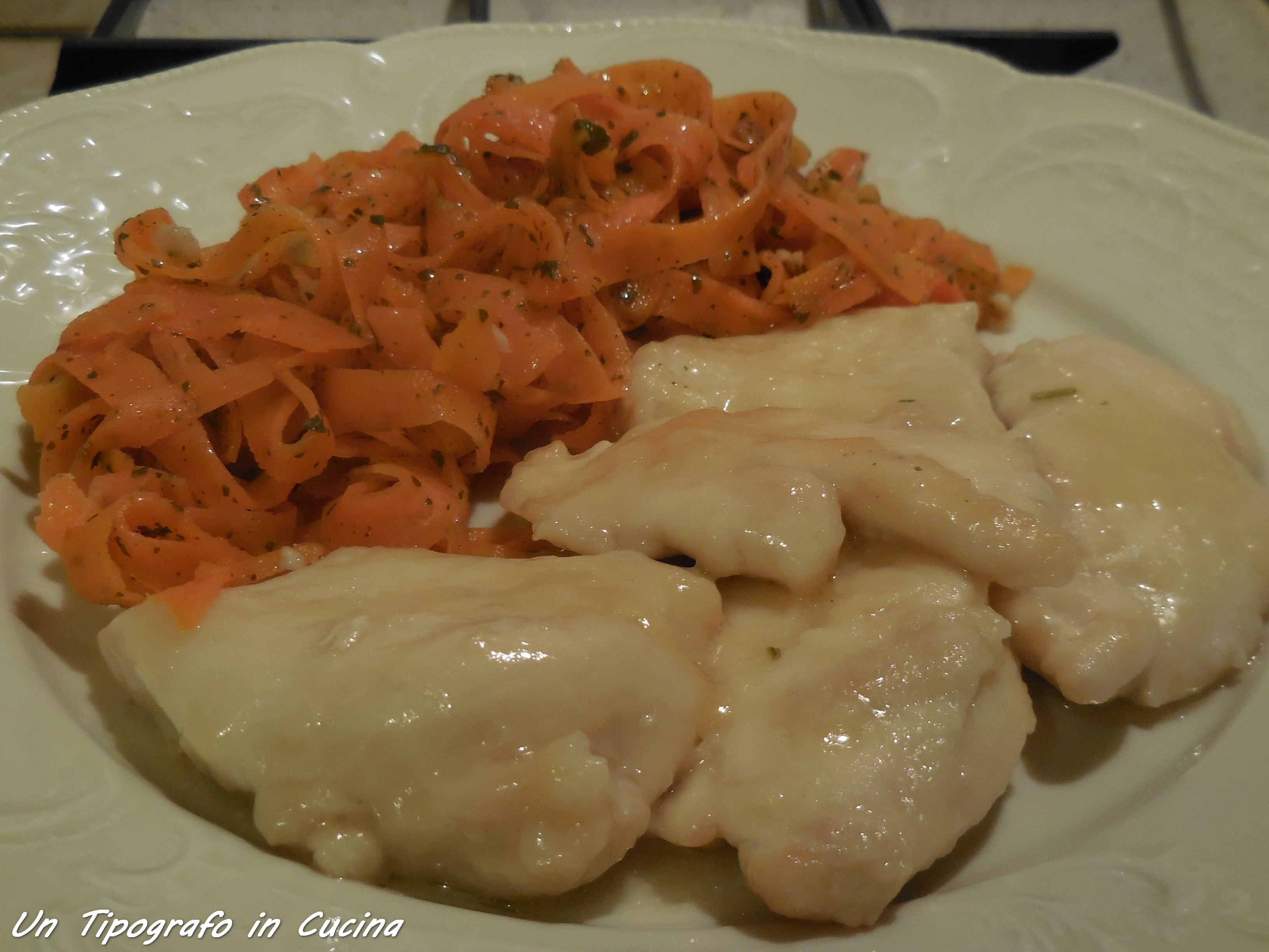 Straccetti di pollo al vino bianco con carote saltate…