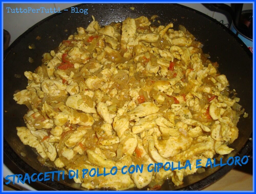 Straccetti di pollo con cipolla e alloro