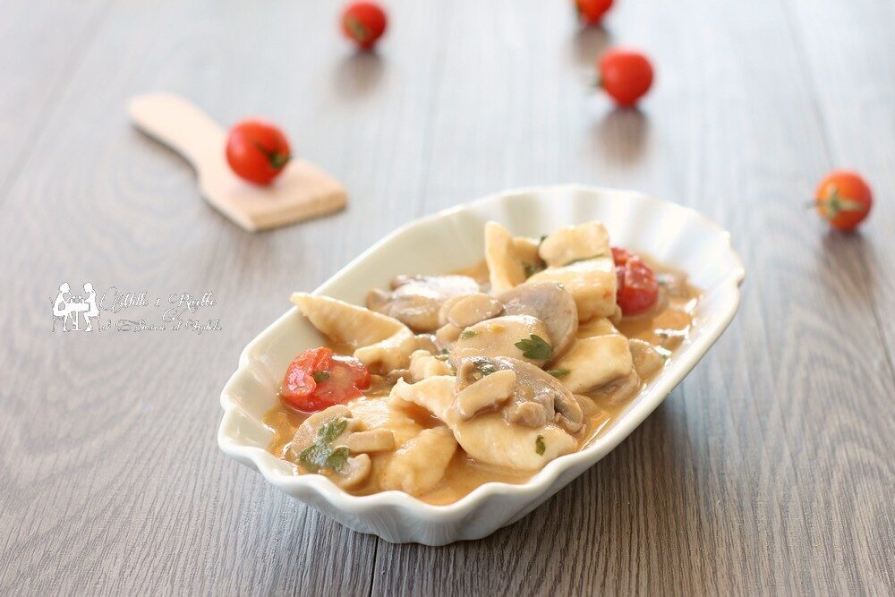Straccetti di pollo cremosi ai funghi