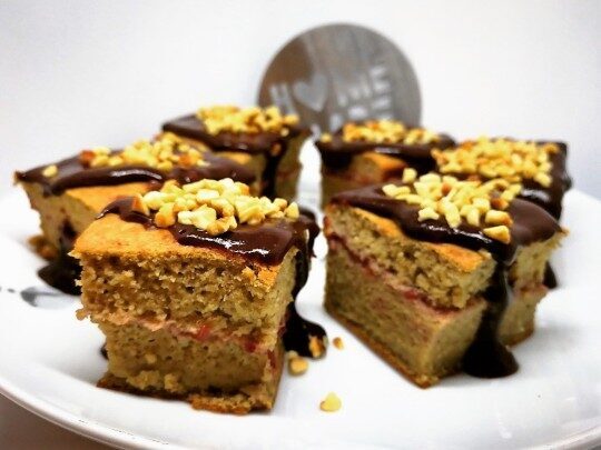 STRAWBERRY SQUARES