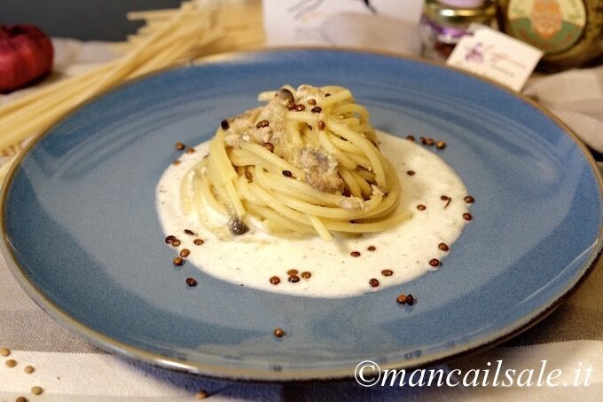 Stringhette profumate allo zafferano con ragout di cefalo e lenticchie croccanti su crema al tartufo