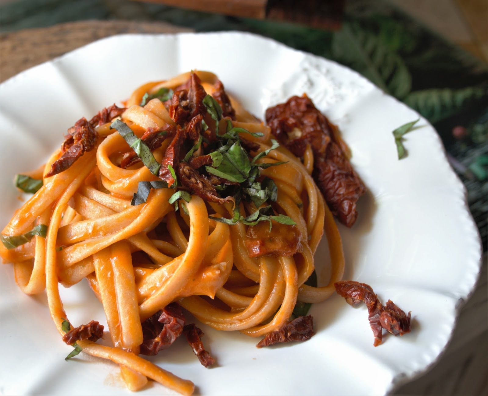 Stroncatura con sugo di ciliegini e pomodori secchi