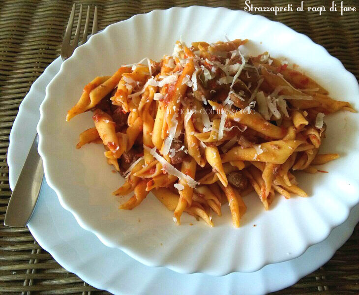 Strozzapreti al ragù di fave