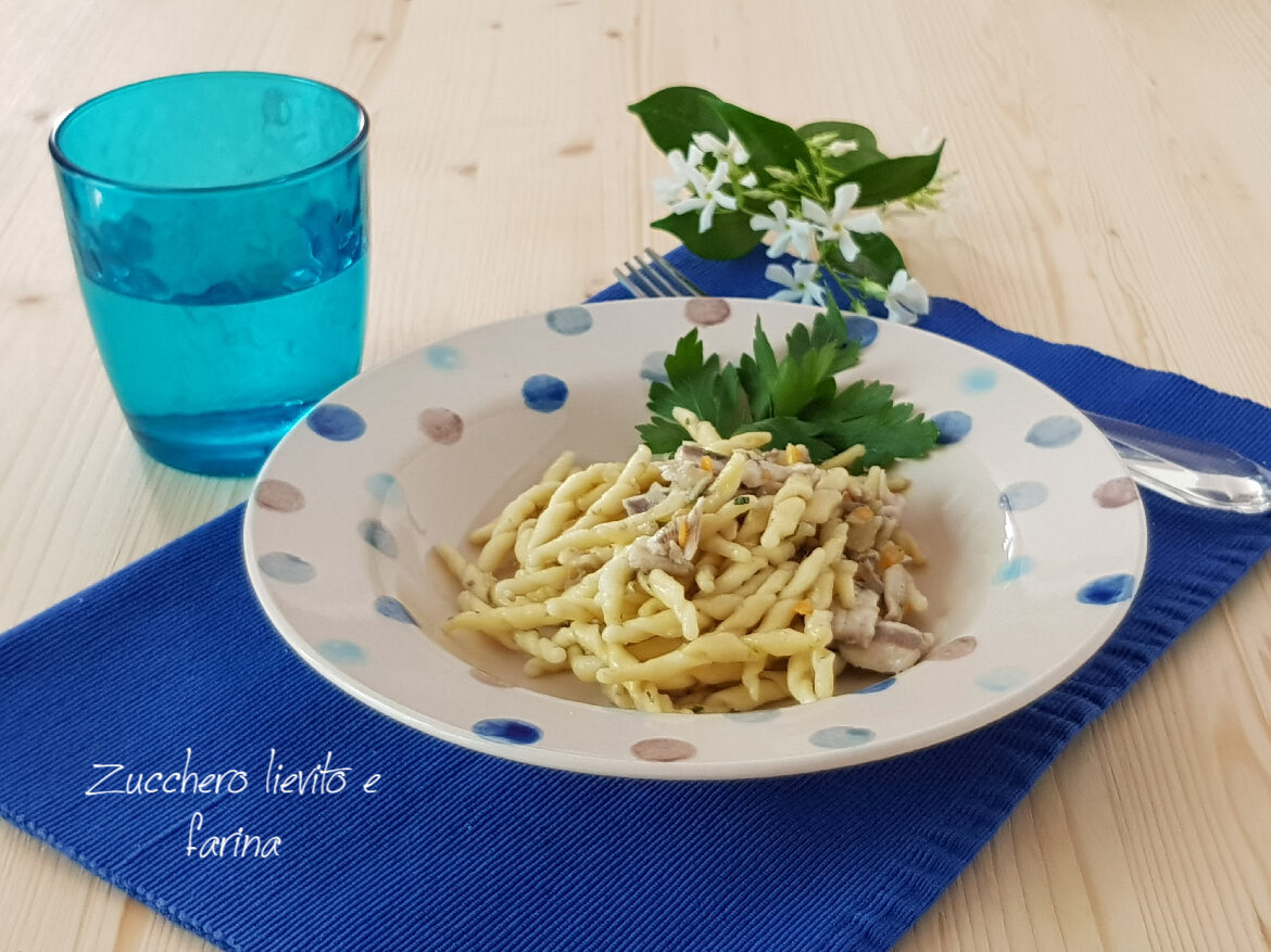 Strozzapreti con sugo di alici fresche