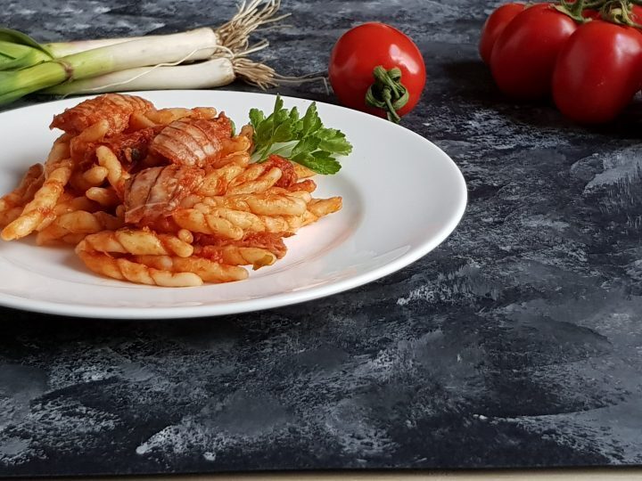 Strozzapreti con sugo di canocchie