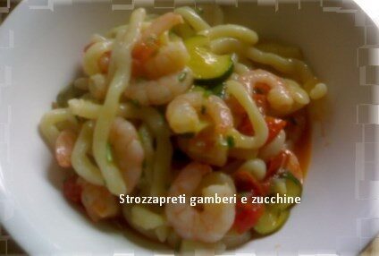 Strozzapreti gamberi e zucchine