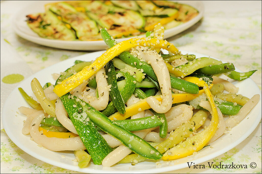 Strozzapreti lunghi con fagiolini e zucchine