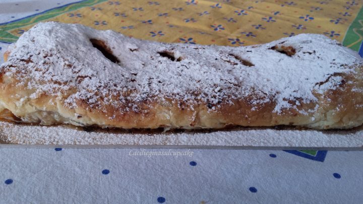 Strudel alle mele e frutta secca: ricetta di riciclo