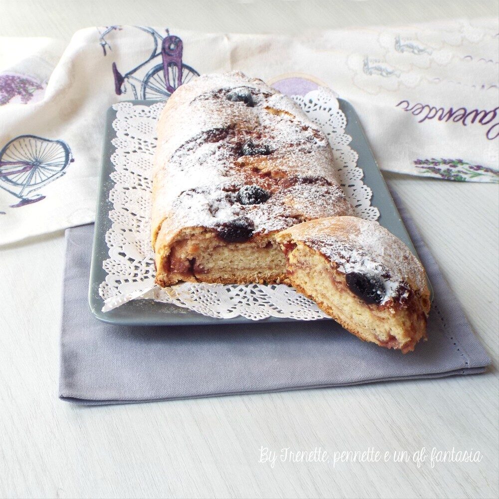 Strudel di amarene con frolla alla ricotta