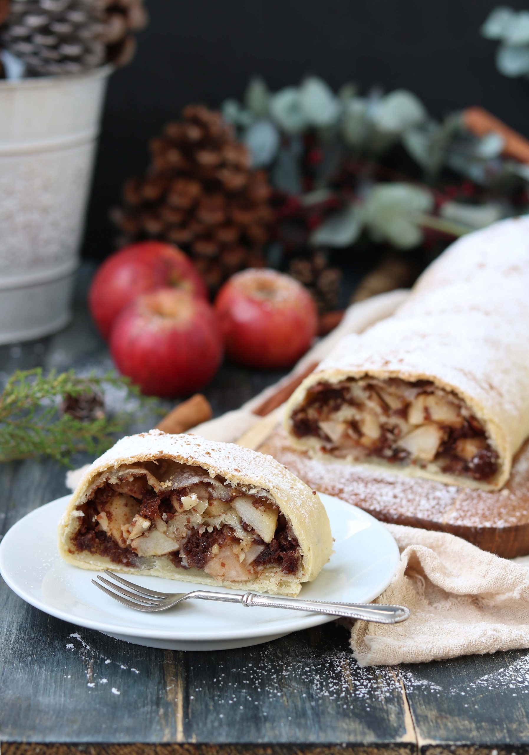 Strudel di mele con mandorle e nocciole