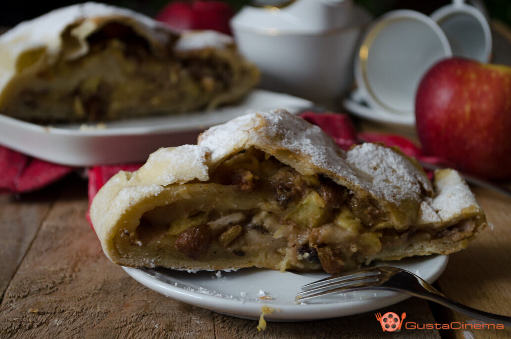 Strudel di mele con uvetta e nocciole