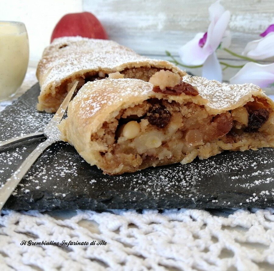 Strudel di mele e uvetta con salsa alla vaniglia