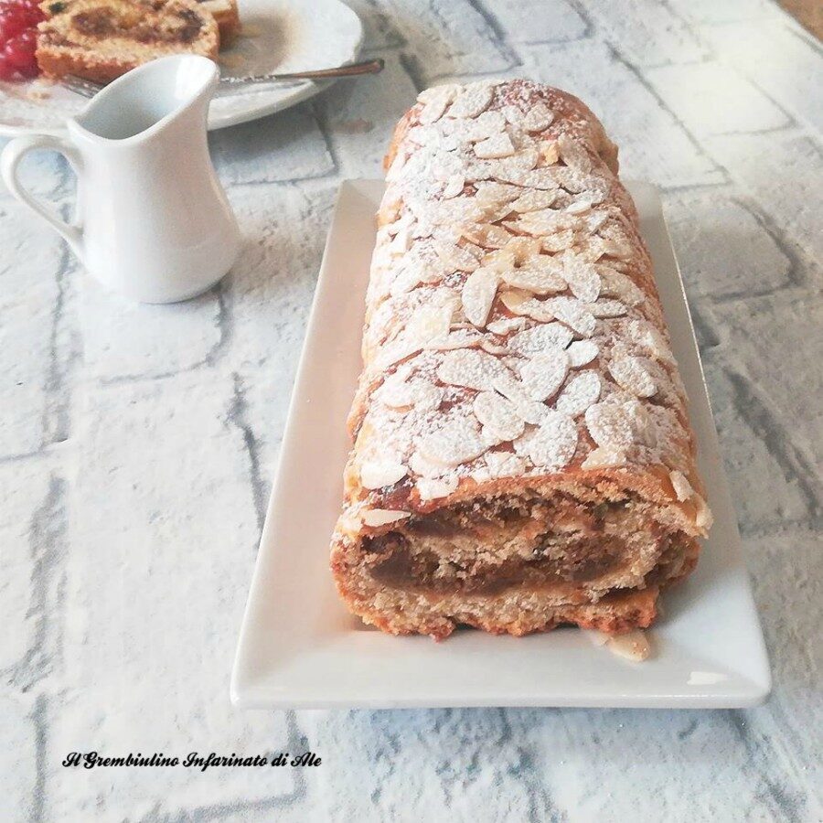 Strudel di ricotta con marmellata e frutta secca