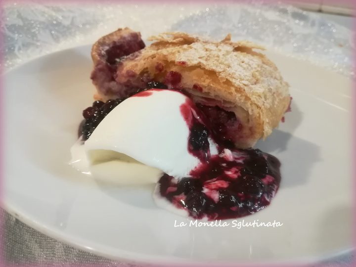 Strudel di ricotta e frutti di bosco