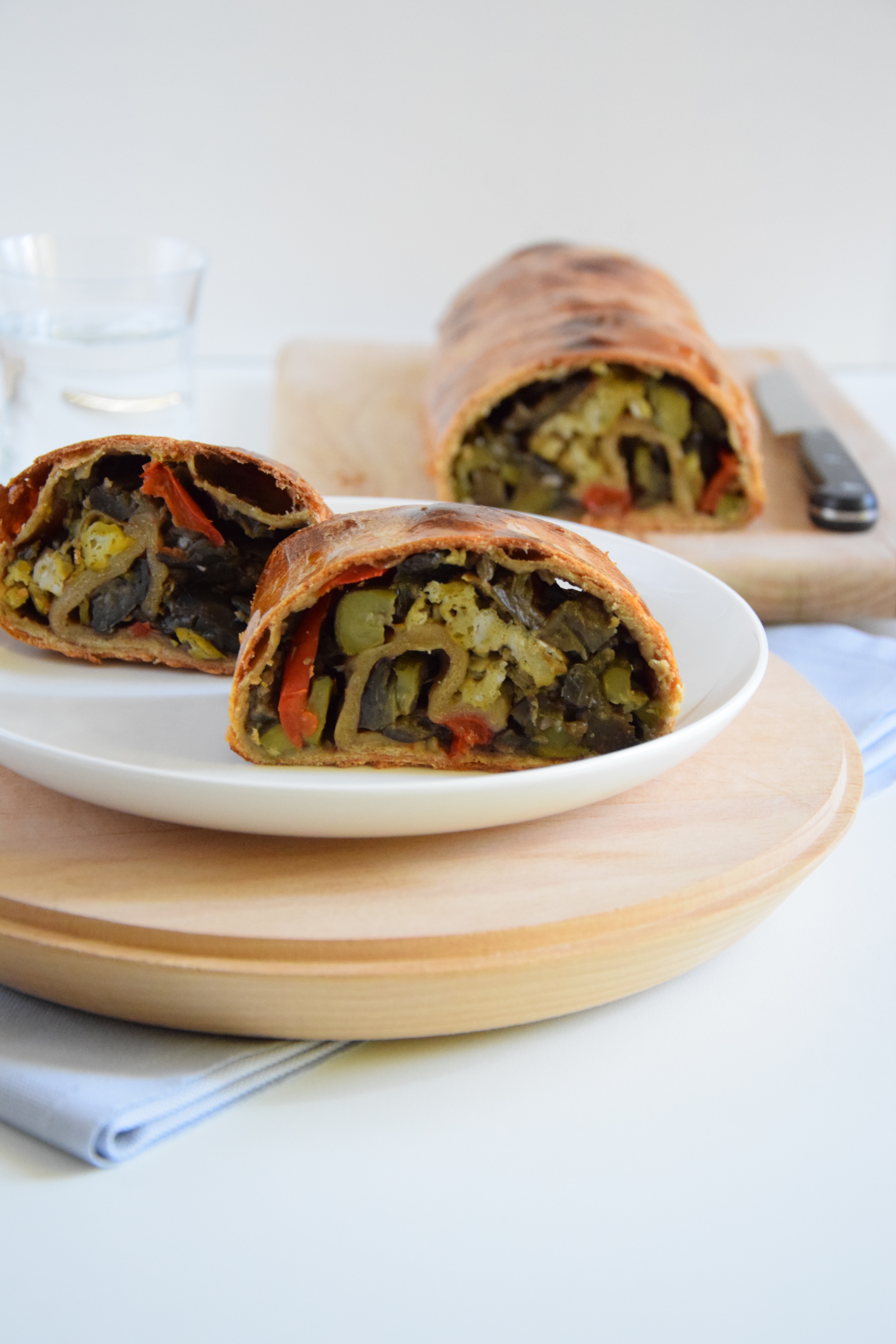 Strudel integrale di uova e verdure al salto