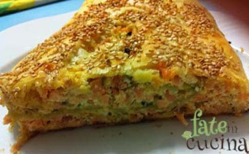 Strudel salato al salmone e zucchine