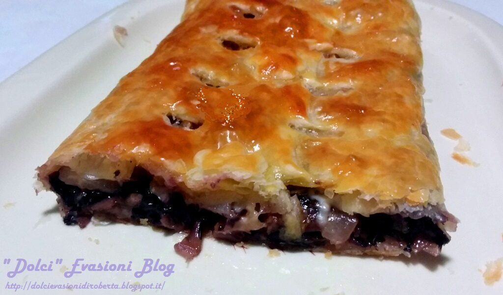 Strudel salato di radicchio, pere, taleggio e noci