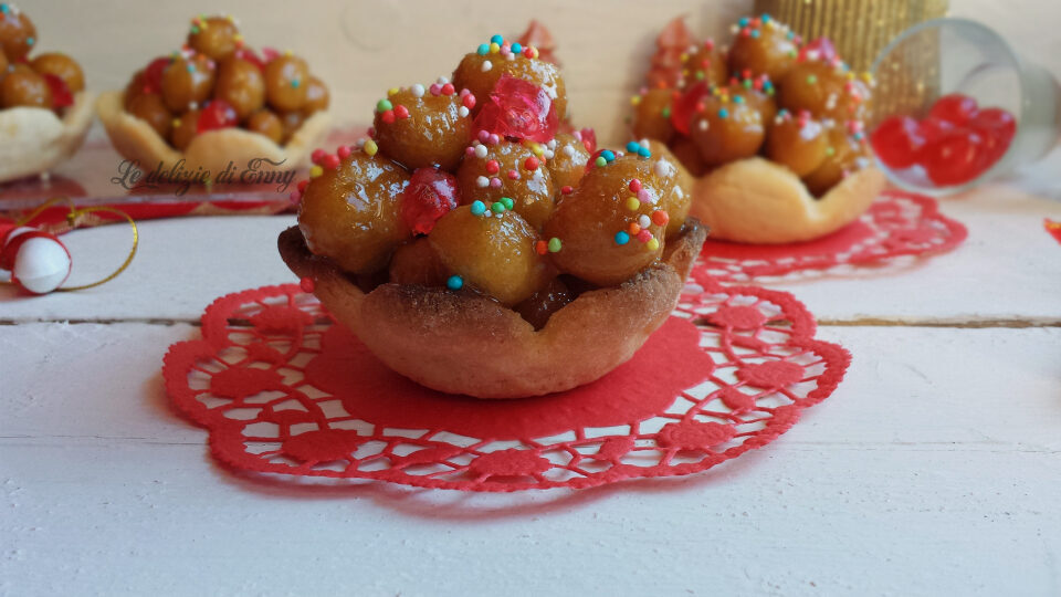 Struffoli al limoncello con cestini di frolla