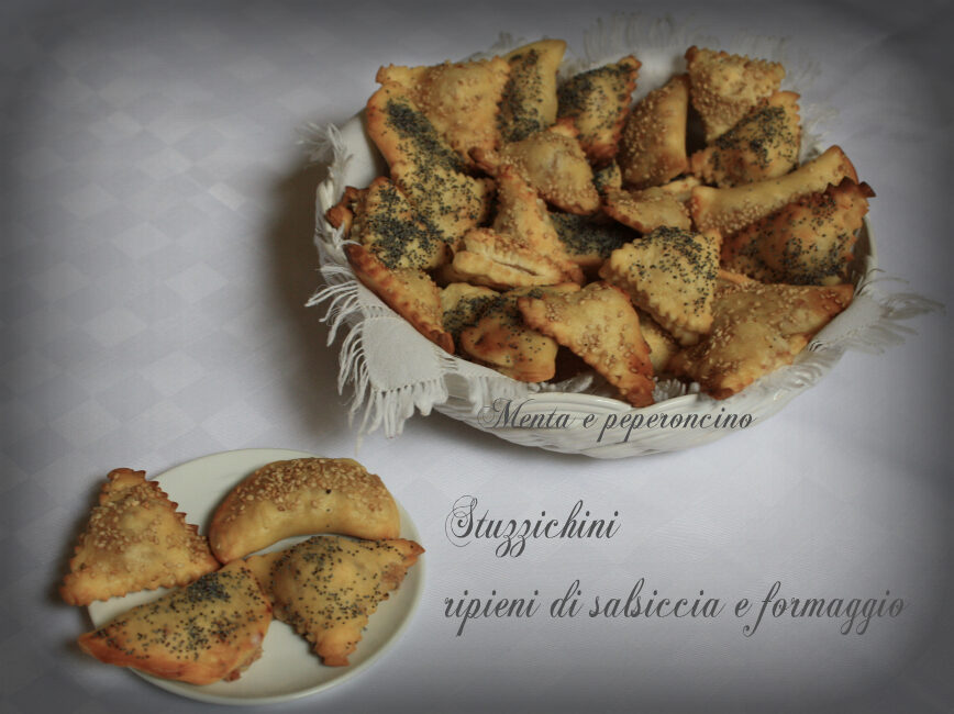 Stuzzichini ripieni di salsiccia e formaggio