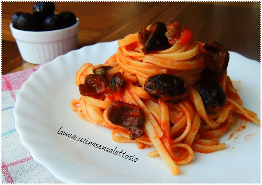 Sugo con olive e capperi