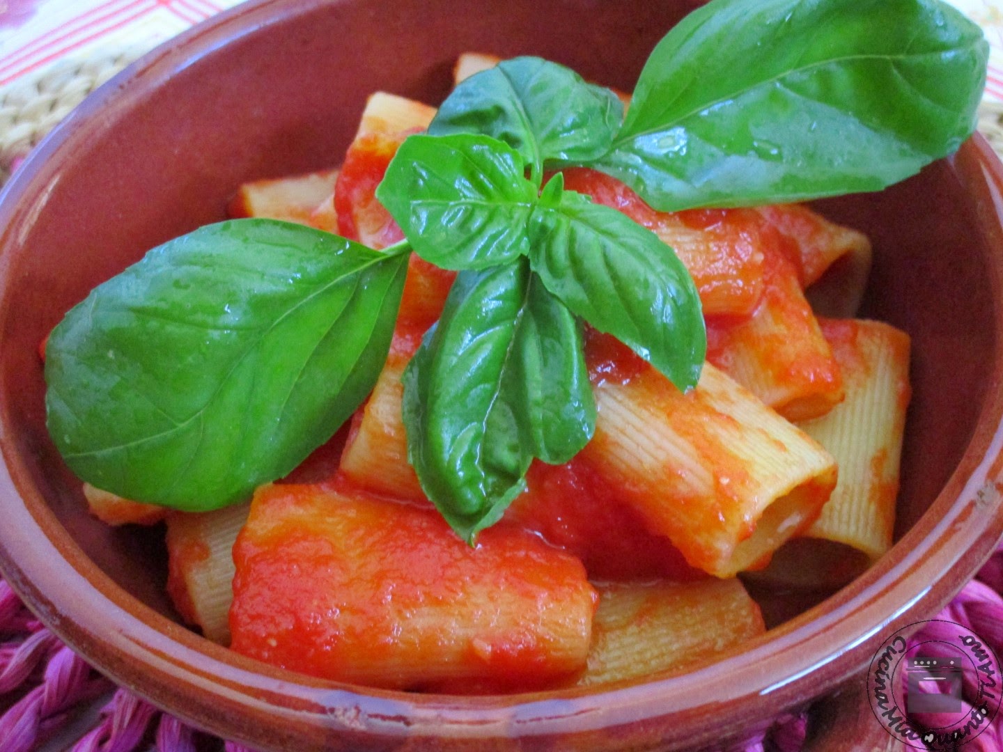 Sugo di pomodoro fresco e basilico