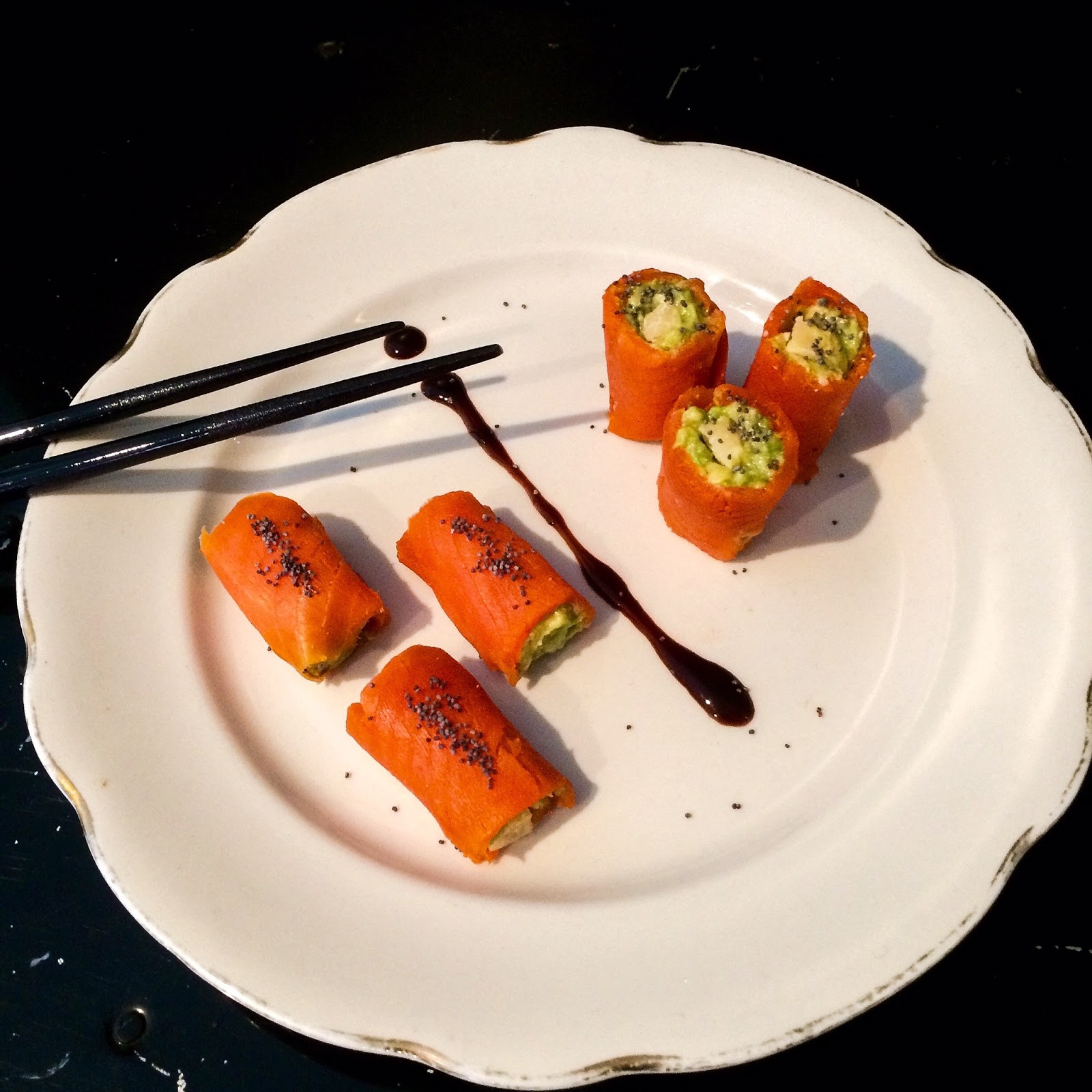 SUSHI S.P.A. DI CHIEDILOALLADANI: SALMONE, PARMIGIANO, AVOCADO