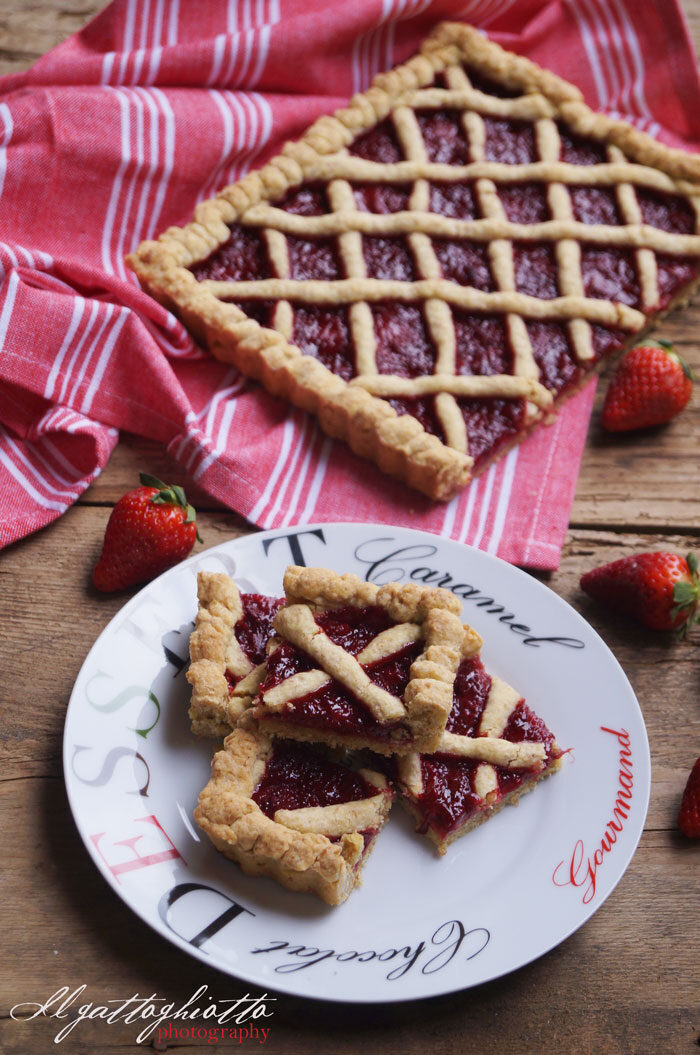 Sweet-friday: crostata semi-integrale con composta di fragole al pepe lungo