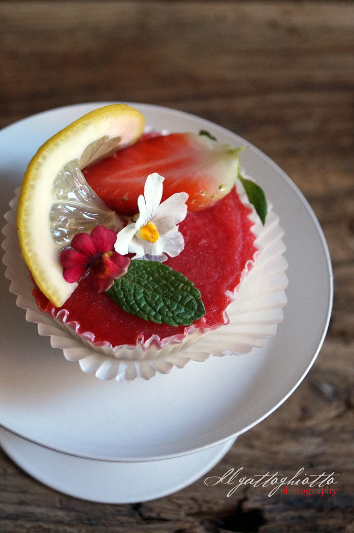 Sweet friday: mini cheesecake al limone e fragole