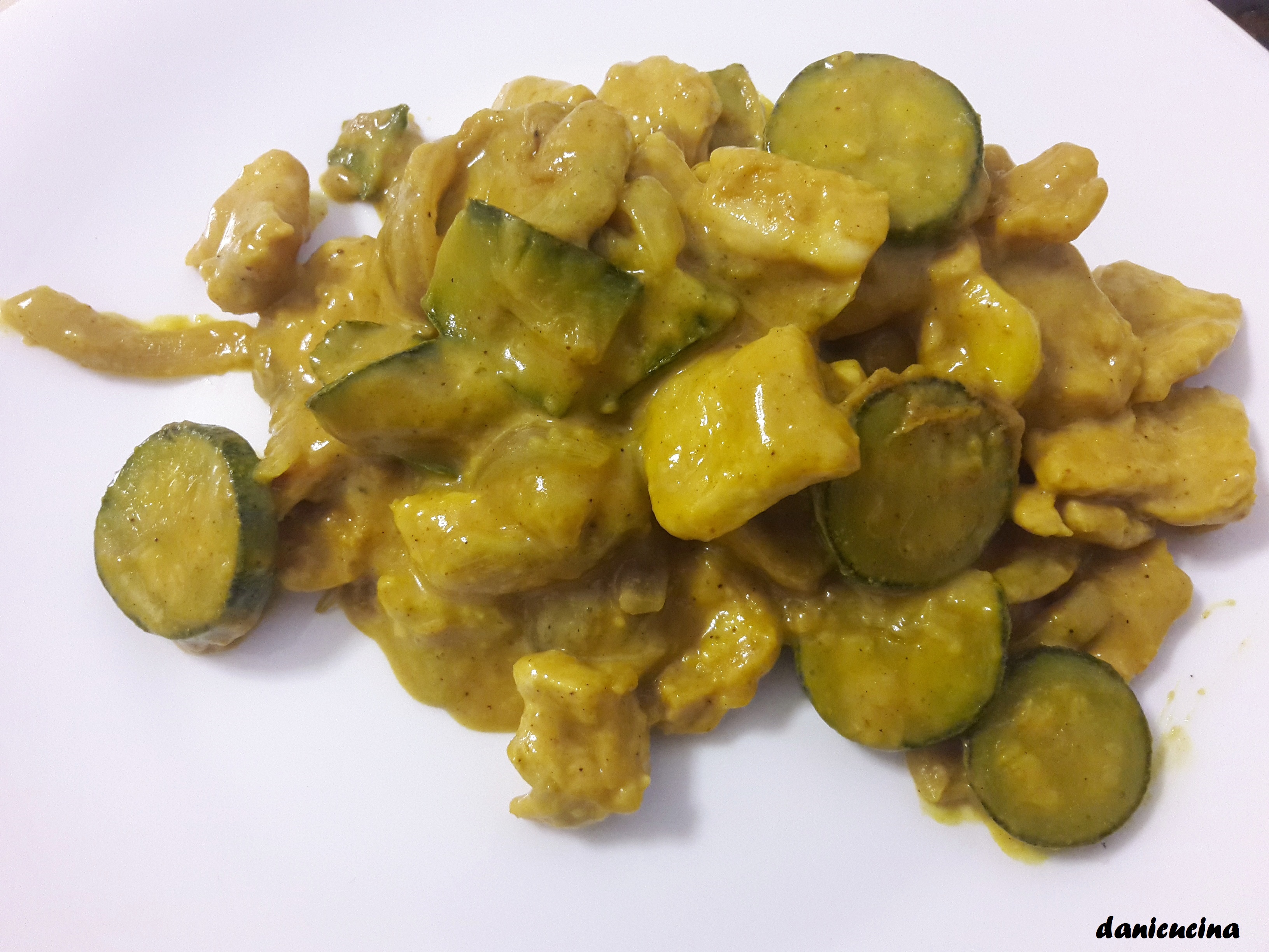 Tacchino al curry con zucchine – piatto light