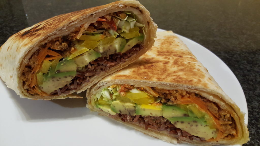 Tacos vegani con cavolo, riso rosso e soia