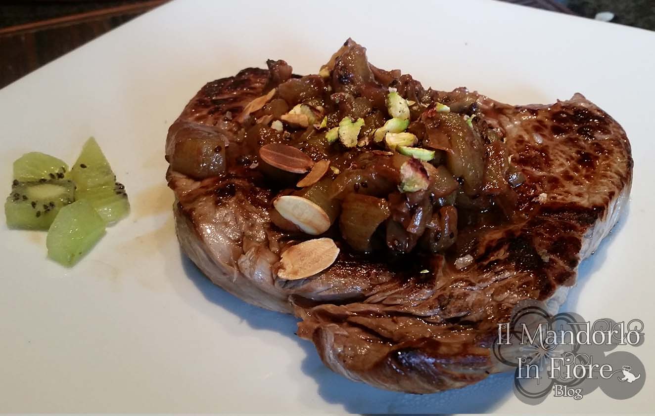 Tagliata di manzo con kiwi mandorle e pistacchi